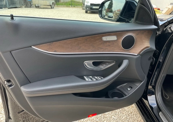 Mercedes-Benz Klasa E cena 159000 przebieg: 73988, rok produkcji 2020 z Piaseczno małe 352